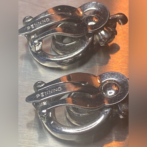 Vintage Pennino Rhinestone Clip-On Earrings – Signed Mid-Century 1" Drop 11g‎ - Picture 5 of 5